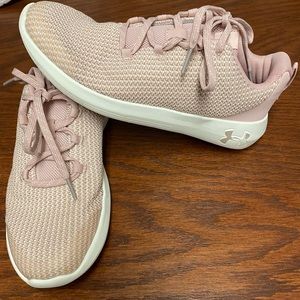 Kids Under Armor pink 5.5y